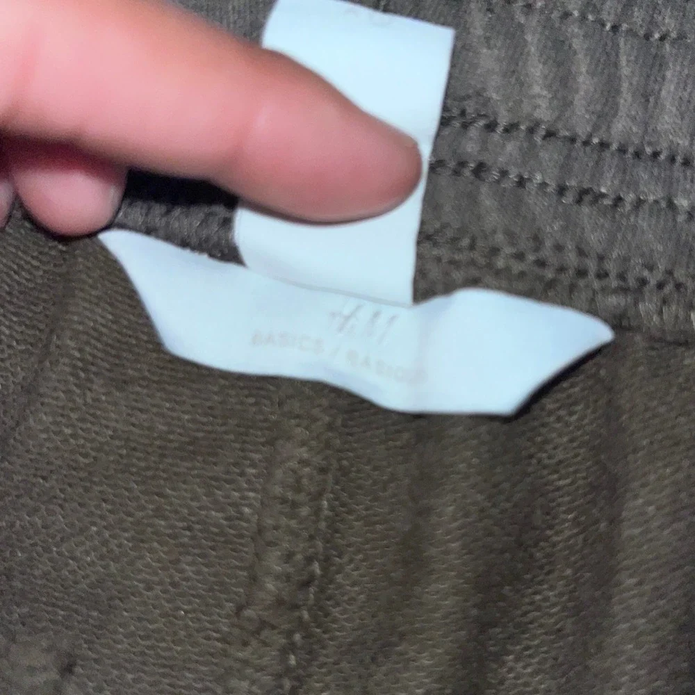 H&M Basics Women's‎ Olive Green Drawstring Waist Athletic Lounge Shorts - Picture 3 of 4